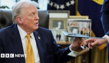 Surge in US gas prices deepens political peril for Trump over Iran