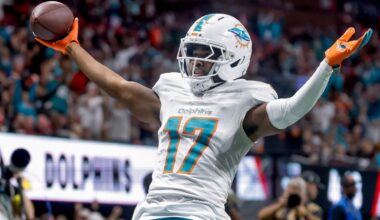 Source: Dolphins trade Jaylen Waddle to Broncos for picks