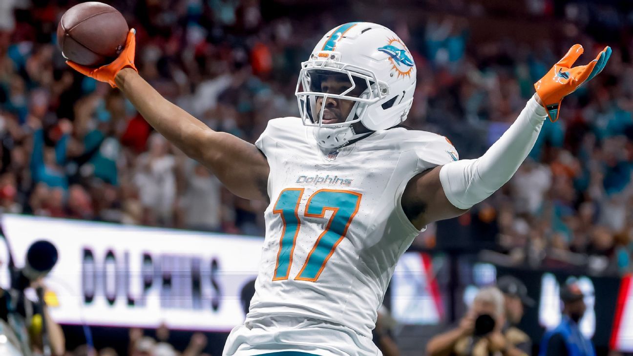 Source: Dolphins trade Jaylen Waddle to Broncos for picks