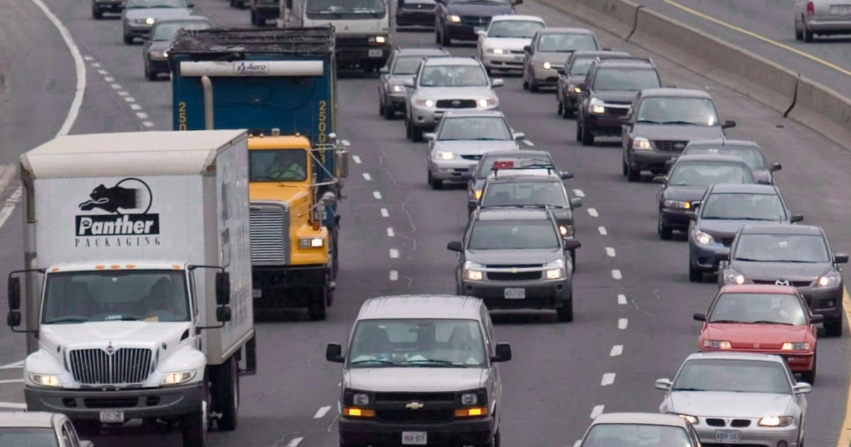 Ontario to allow lone drivers to use HOV lanes at off-peak