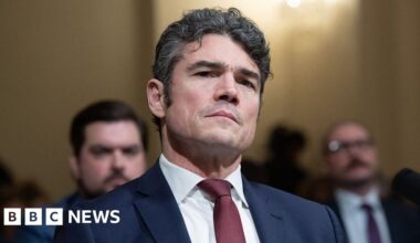 Former counter-terrorism head investigated by FBI over alleged leaks - BBC