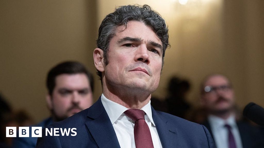 Former counter-terrorism head investigated by FBI over alleged leaks - BBC