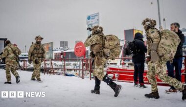 A Danish air force transport plane and military personnel are seen in Greenland's capital Nuuk. Photo: 14 January 2026