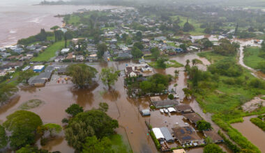 Hawaii dam at ‘imminent failure’; people swept into water on Oahu