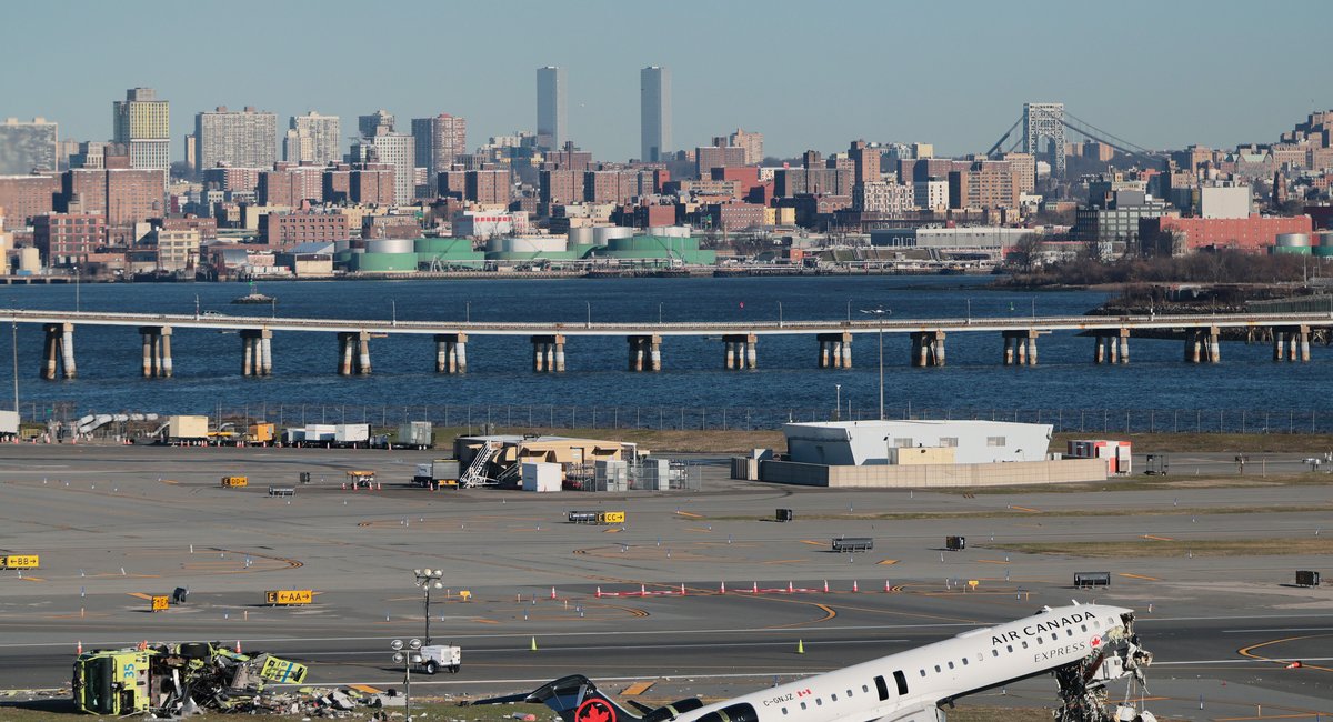 NTSB flags missing transponder, tower staffing in LaGuardia crash