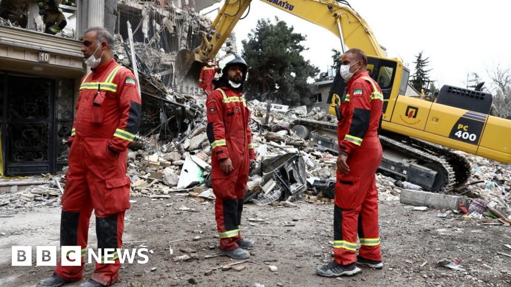 Iran's foreign minister says there are no negotiations with US - BBC