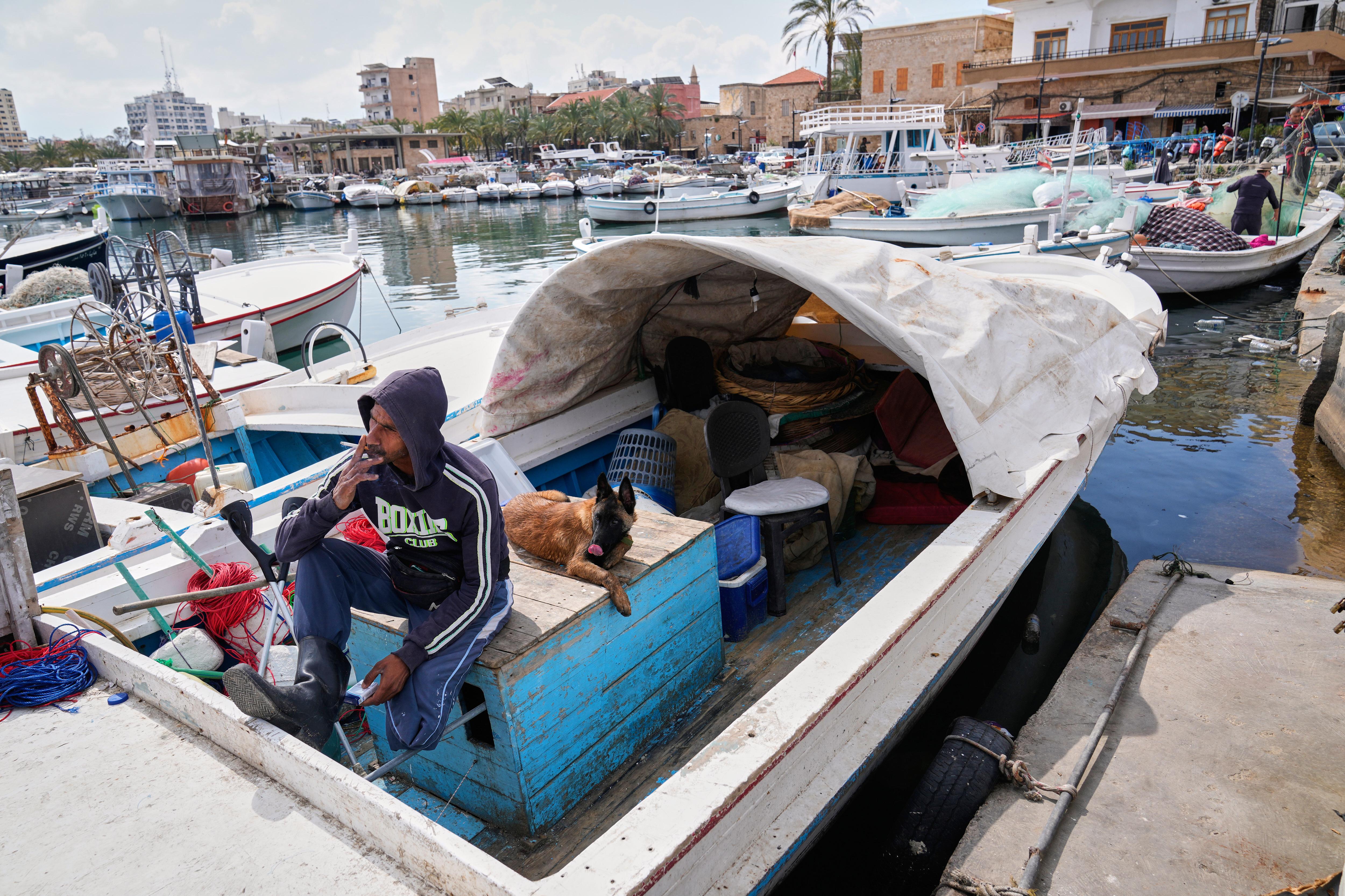 A fisherman who did not flee his city despite Israeli...