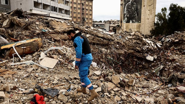 Israel kills senior Iranian naval officials, Trump continues threats to Tehran to negotiate