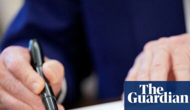 Trump signature to appear on US bills in first for sitting president | Donald Trump