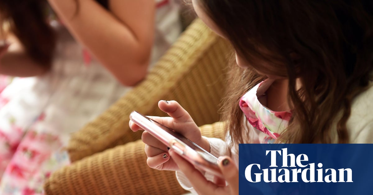 What does new guidance in the UK say about screen time for children? | Children
