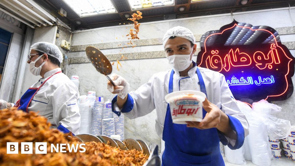 Shops and restaurants in Egypt told to close early as energy crisis deepens - BBC