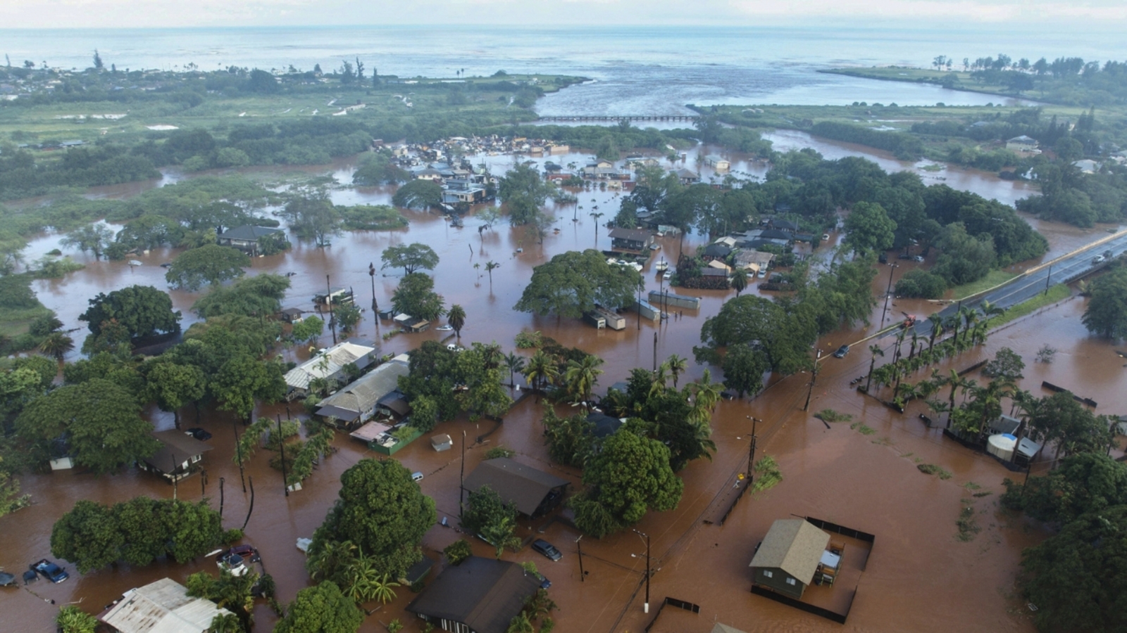 Oahu island: Over 4,000 told to evacuate flooding in Hawaii as officials warn 120-year-old dam could fail
