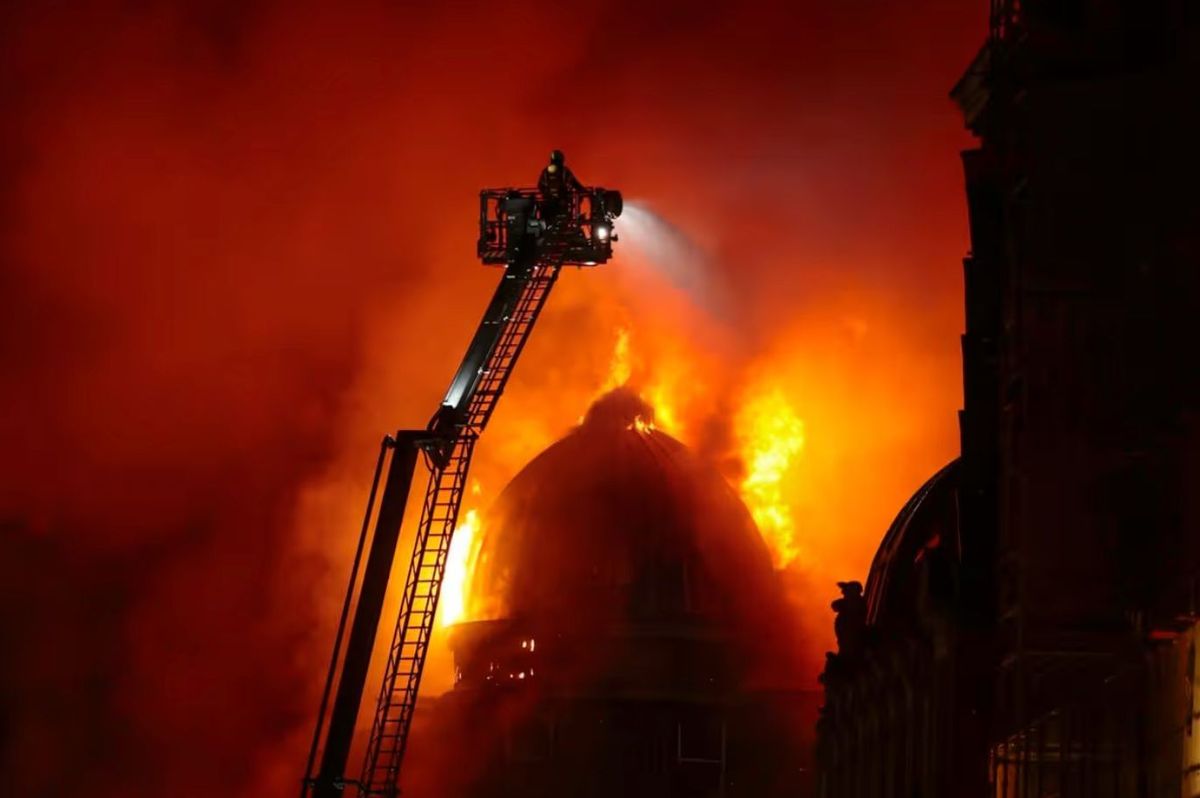 An Edinburgh fire crew was sent to battle the Union Street blaze in Glasgow