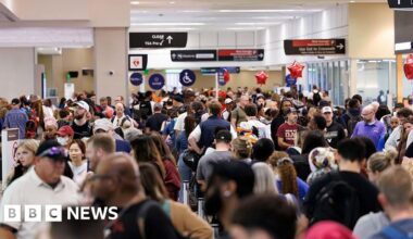 US airline CEOs urge Congress to end shutdown and pay airport workers - BBC