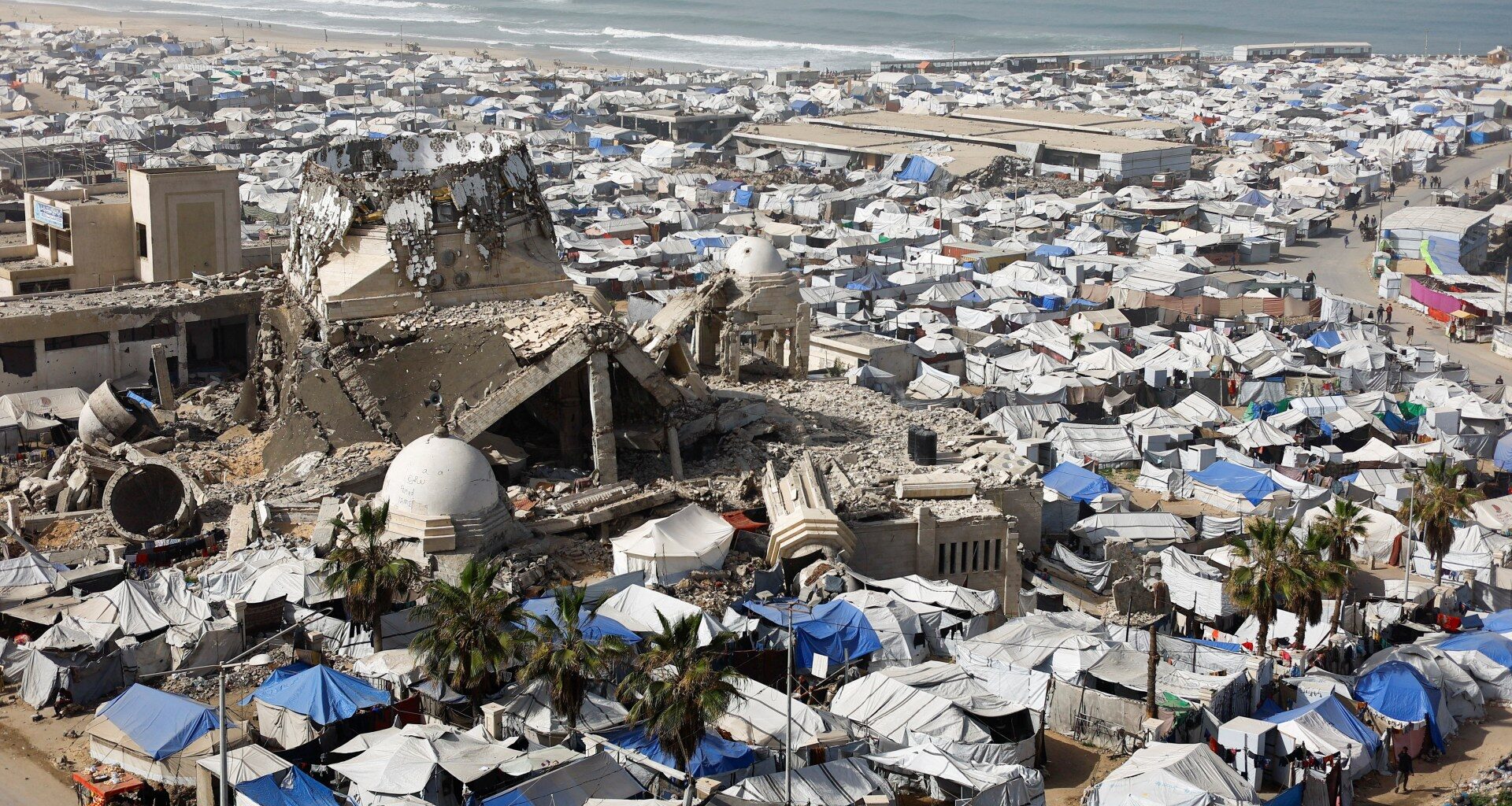 Israeli attacks on police sites kill six in southern, central Gaza | Israel-Palestine conflict News