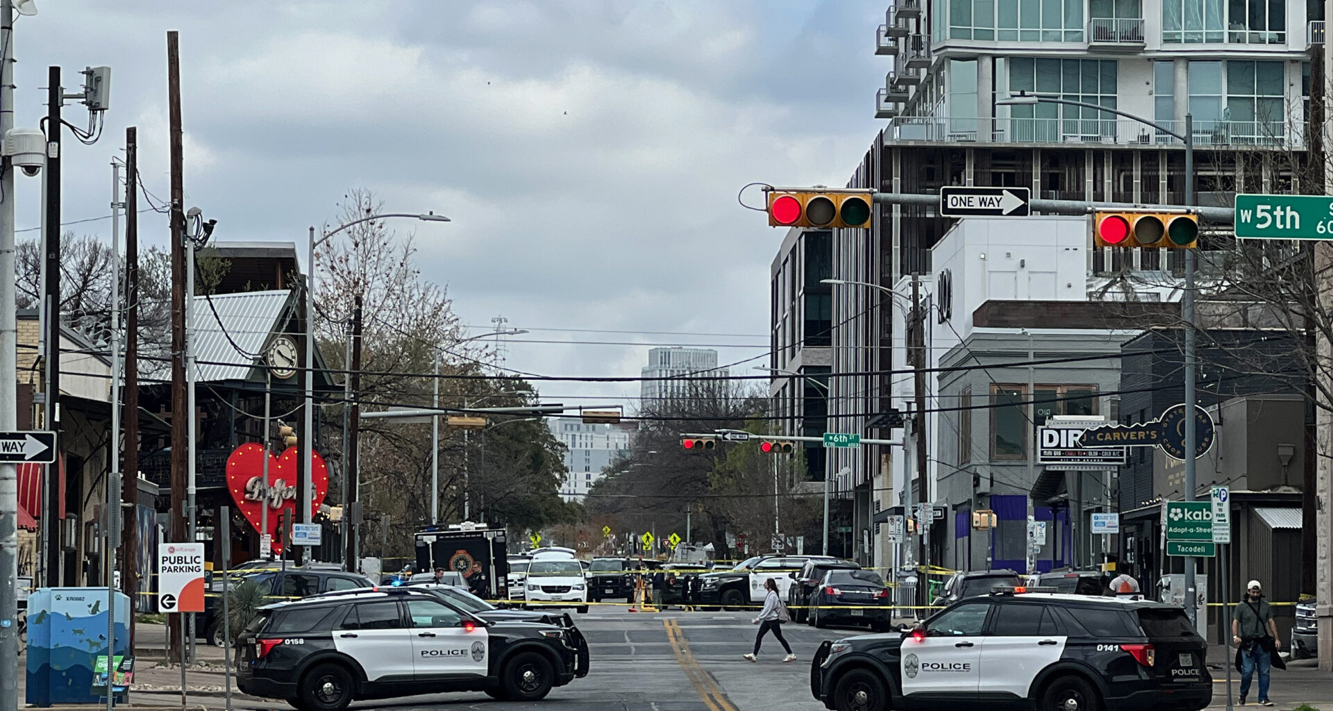 Three dead, including suspect, 14 injured at Austin bar shooting