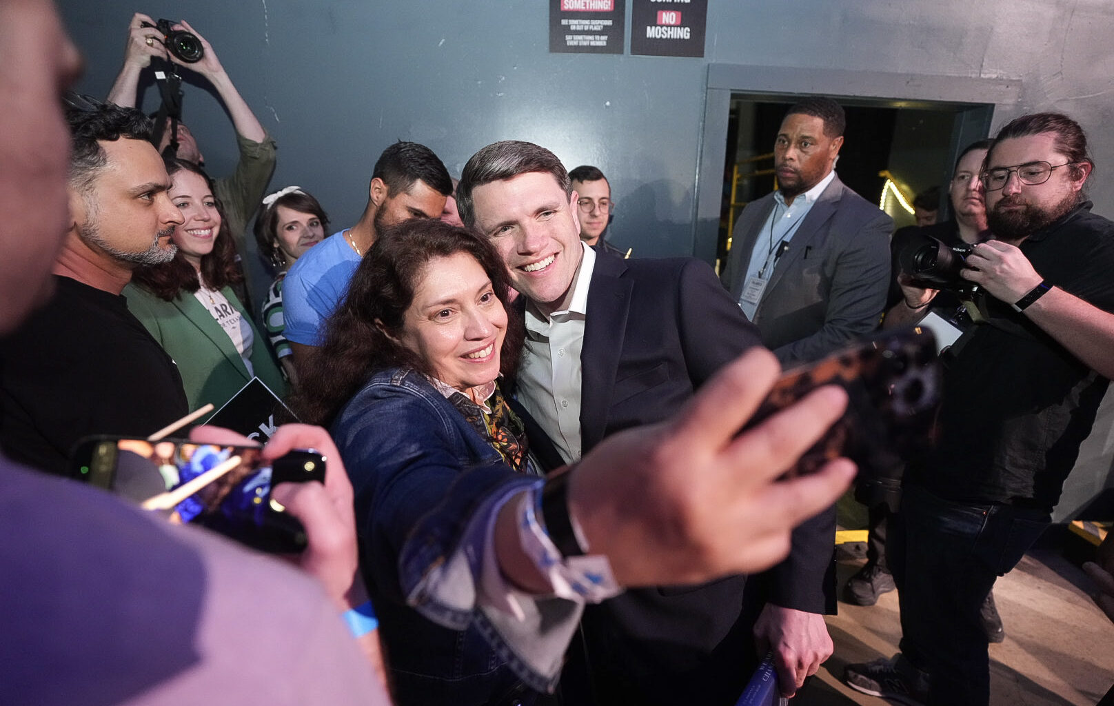 Talarico leads Crockett in Texas Democratic Senate primary