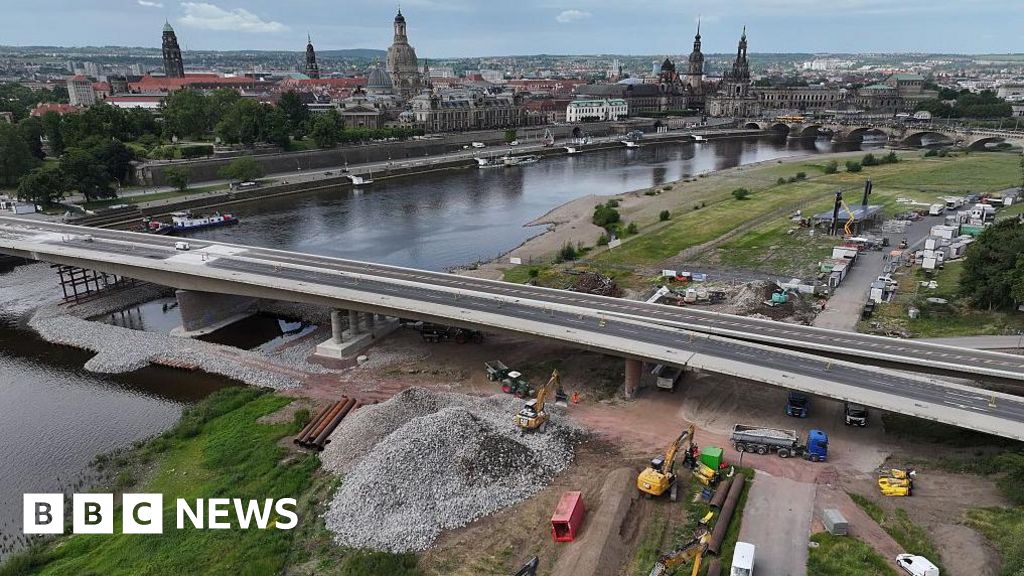 Dresden city centre to be evacuated after WW2 bomb found - BBC