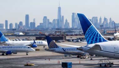 United Airlines says it will boot passengers who refuse to use headphones on planes
