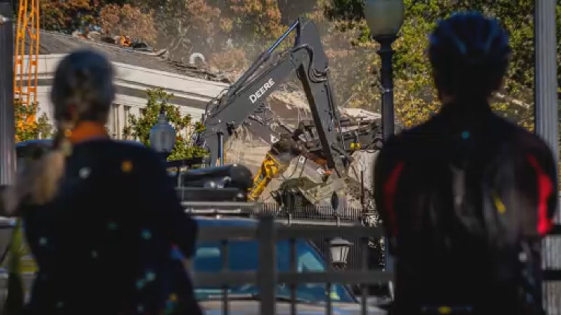 Click to play video: 'Trump’s partial White House demolition, $250M ballroom project spark controversy'