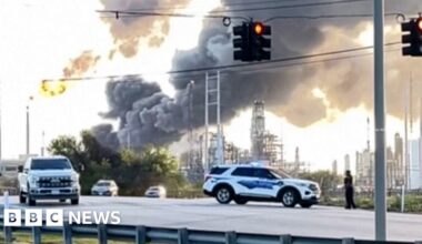 Fire at Texas oil refinery creates huge smoke plume