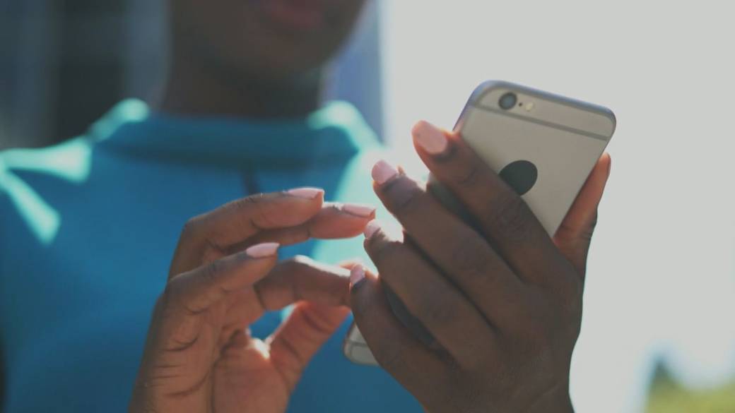 Click to play video: 'Instagram to alert parents if their kids repeatedly search for self-harm topics'