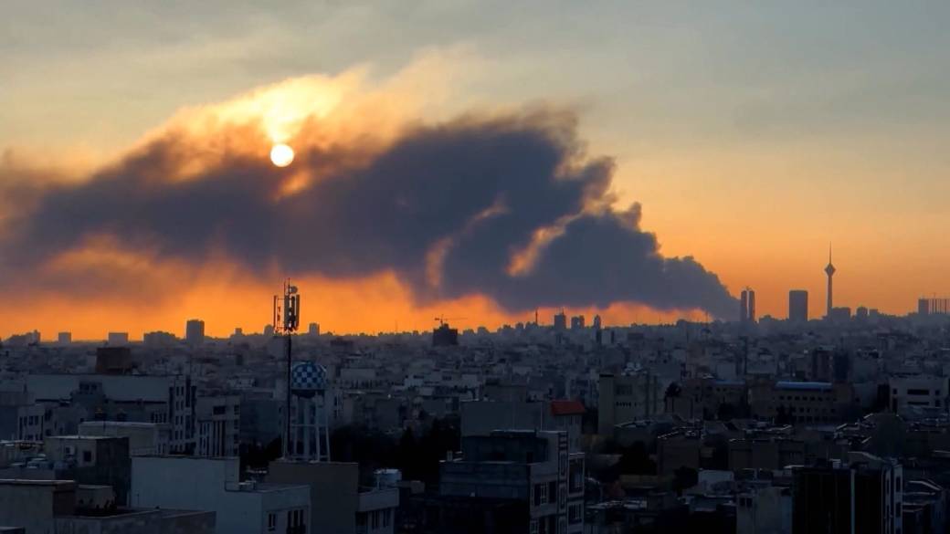 Click to play video: 'Canadians stuck in Middle East face limited options to get home'