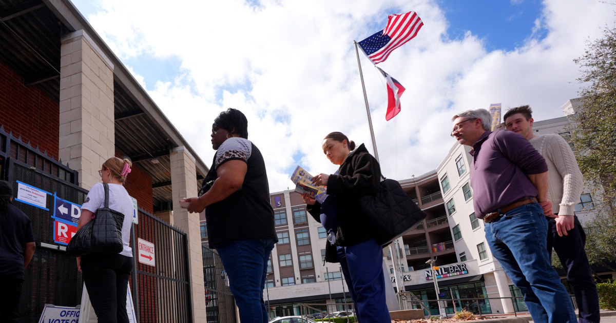 Judge orders Dallas County to extend polling hours for Texas Democratic primary amid voter confusion