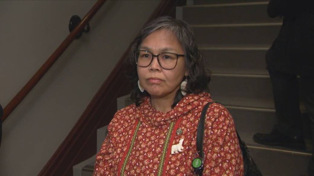 Click to play video: 'NDP floor-crosser brings Carney’s Liberals to brink of majority'