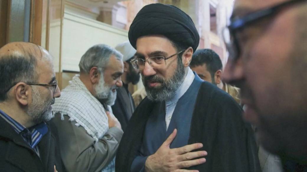 Click to play video: 'Iran’s new supreme leader vows to continue Strait of Hormuz blockage'