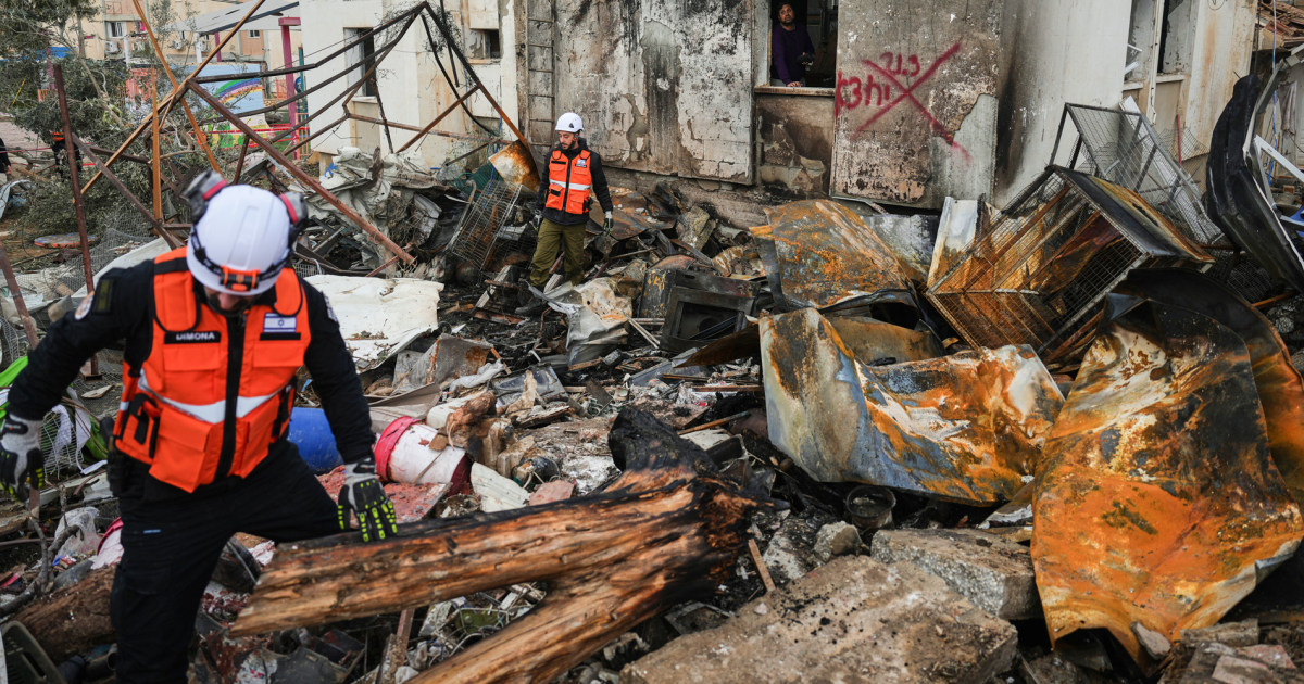 Fatal collision at LaGuardia and Trump and Iran trade threats over Hormuz: Morning Rundown