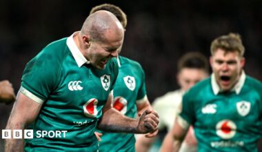 Jamie Osborne scores a try