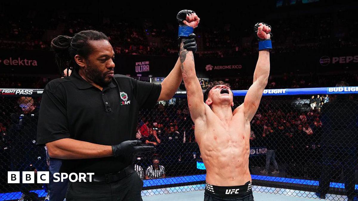 Lone'er Kavanagh celebrates beating Brandon Moreno