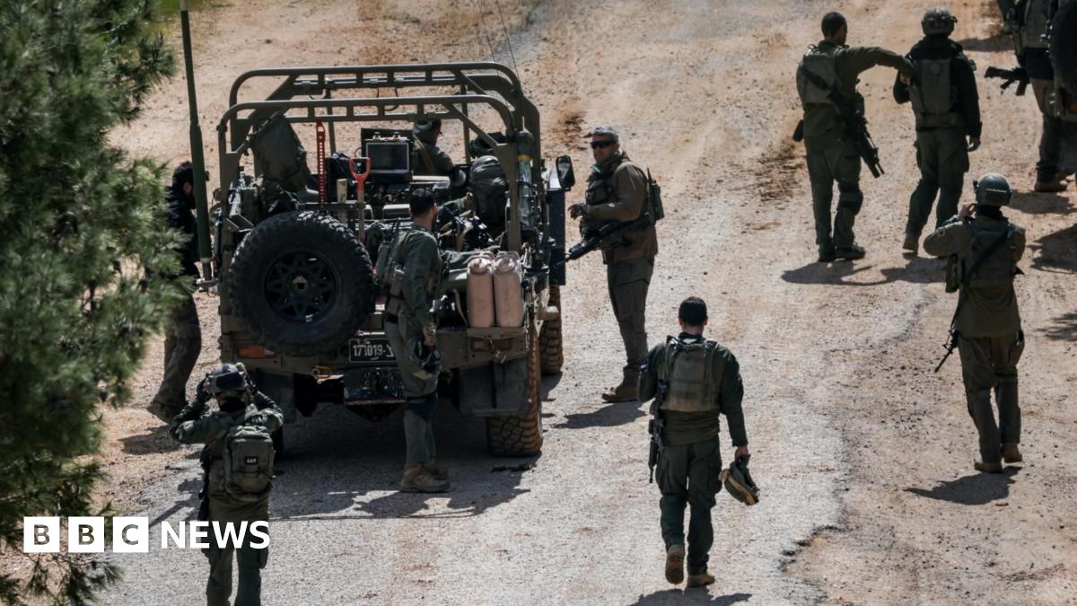 Israeli soldiers gather on the Israeli side of the border with Lebanon, in northern Israel (16 March 2026)