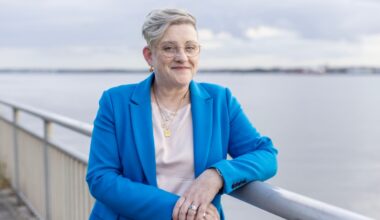 Health minister with incurable cancer resigns from government