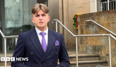 Reform council leader narrowly survives no confidence call