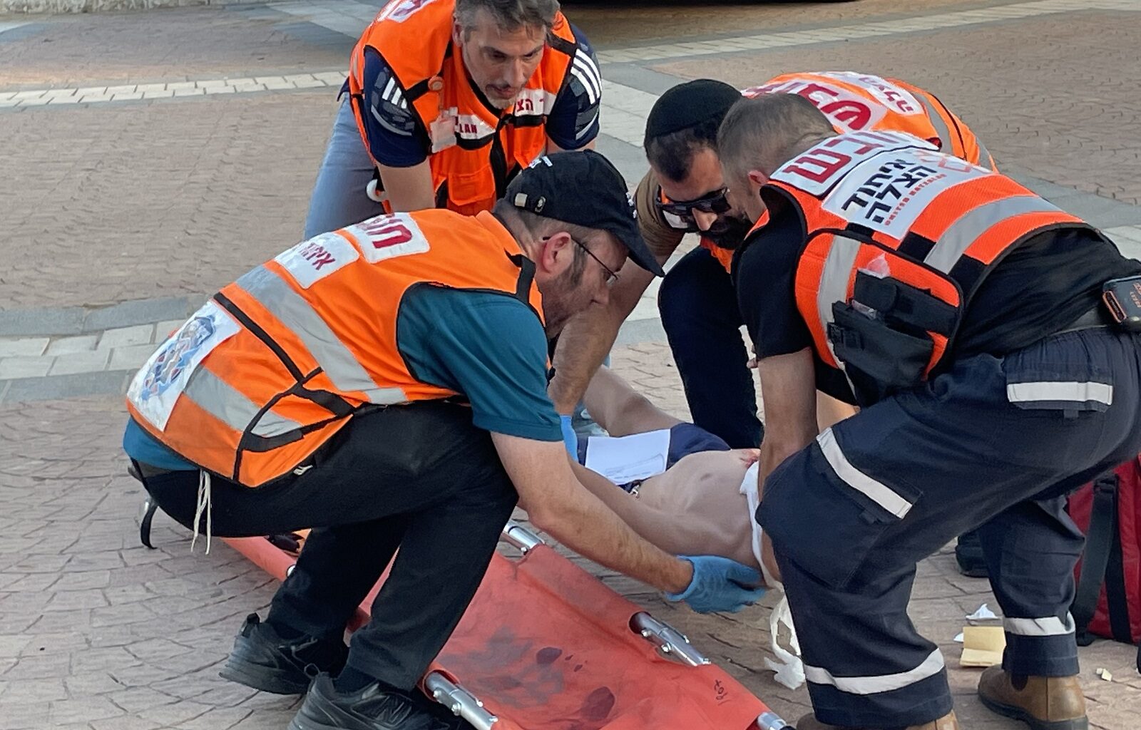 2 Killed, 1 Seriously Wounded as Iranian Cluster Missile Hits Central Israel; 6 Impact Sites Reported 