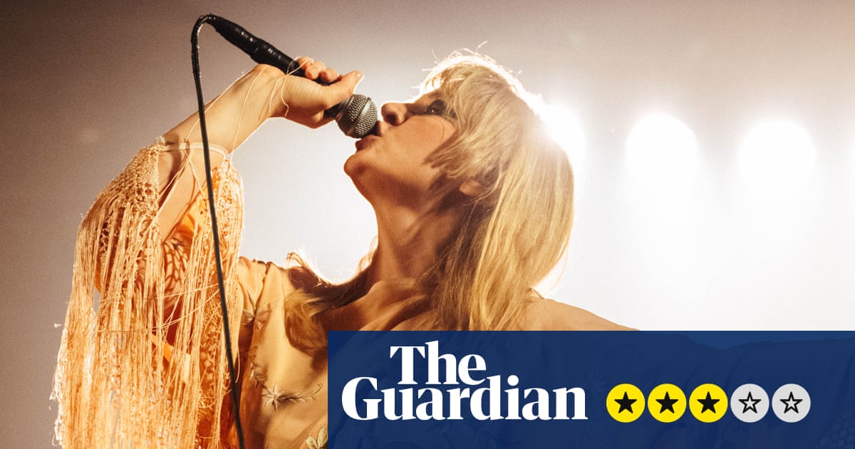 Teeth ’n’ Smiles review – Self Esteem makes a mesmeric rock star but the drama doesn’t dazzle | Theatre