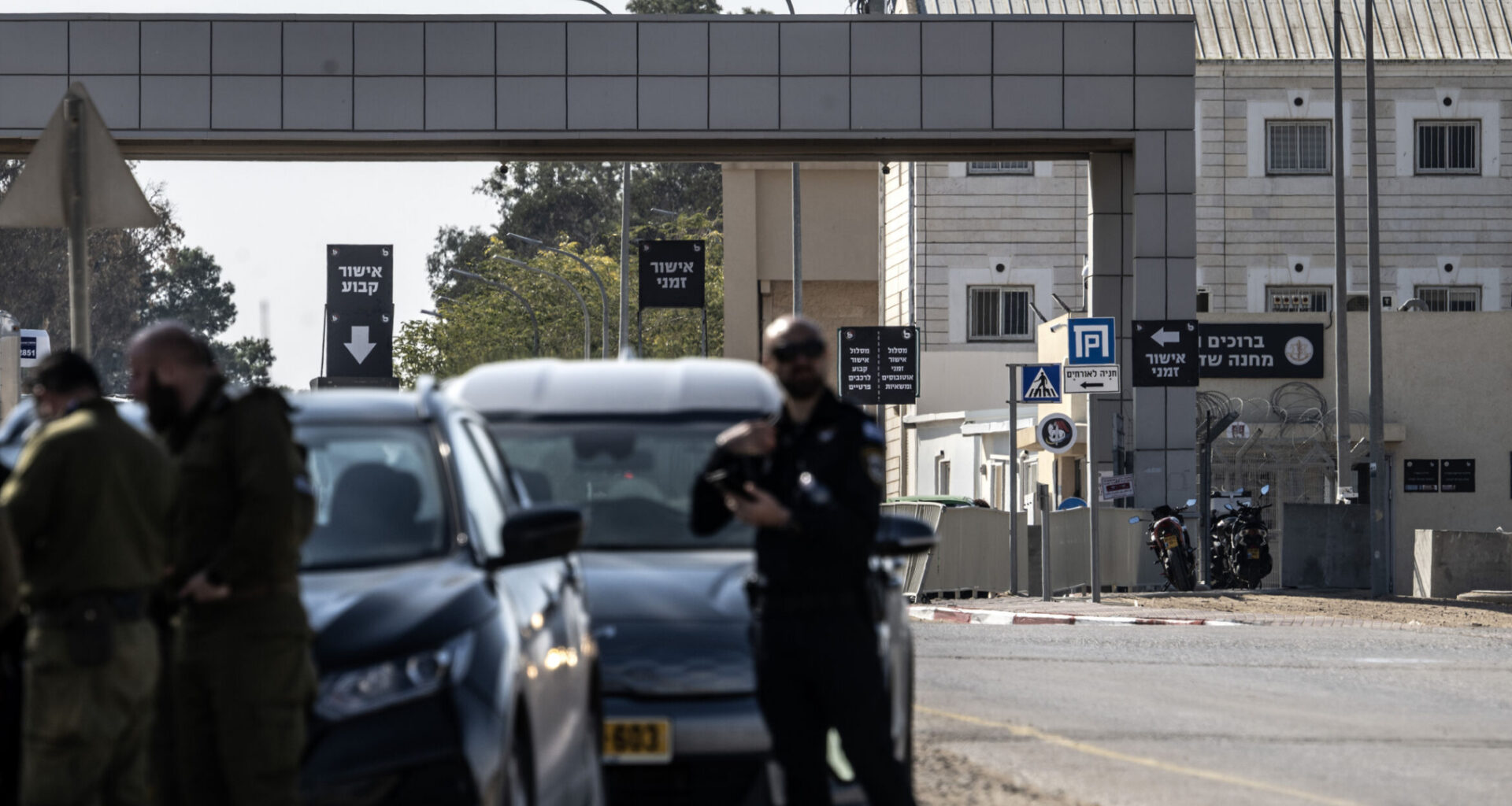 Israel/OPT: Decision to drop charges against soldiers accused of abuse of Palestinian detainees disgraceful