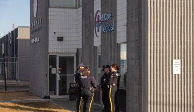 Danielle Smith defends government after RCMP executes search warrants in health care procurement probe