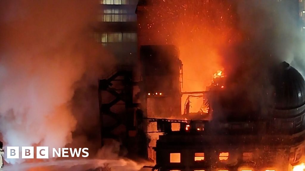 Fire crews fight blaze near Glasgow Central Station
