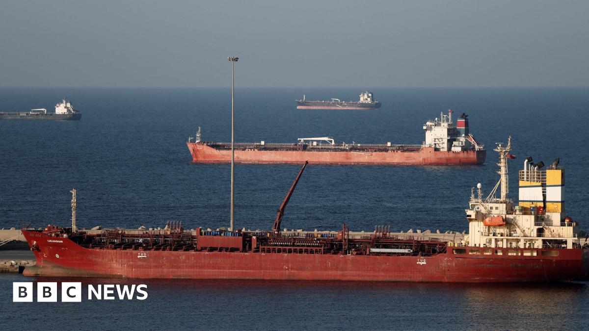 A member of the ground crew works on the top of a US Air Force B1 bomber, at RAF Fairford airbase, used by US Air Force personnel, amid the US–Israeli war with Iran, in Fairford, Gloucestershire.