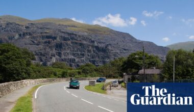 Welsh ‘revolution’ required to hit target of 1m speakers by 2050, says report | Wales