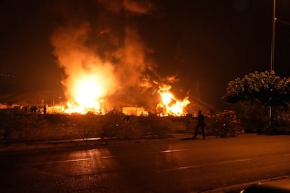 Incendio en un depósito petrolero por un ataque israelí, en Tehran, Irán, el 15 de junio de 2025.