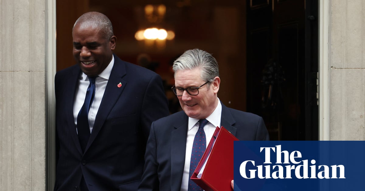 Thousands of lawyers urge Keir Starmer to rethink plans to cut jury trials | Trial by jury