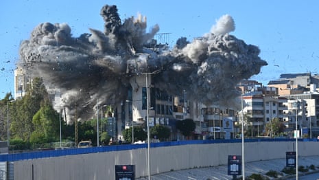 Israeli strike destroys building in Beirut's southern suburb – video