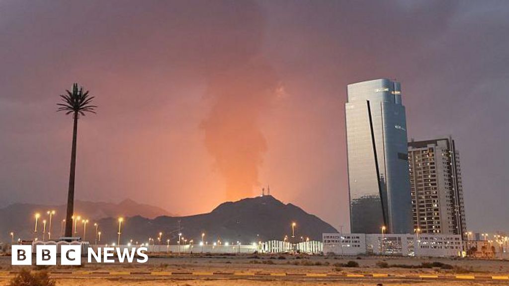 Hamas urges key ally Iran to halt attacks on Gulf states - BBC