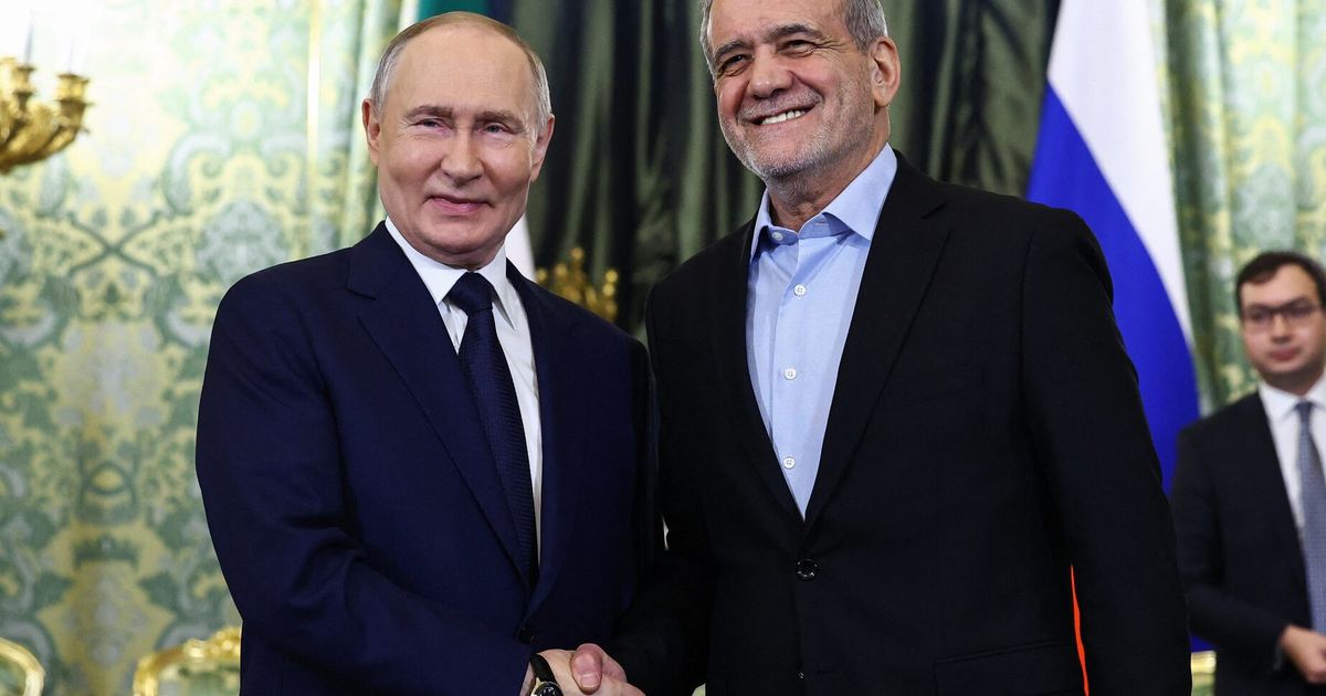 Russia gains from Iran war but risks more if it drags on