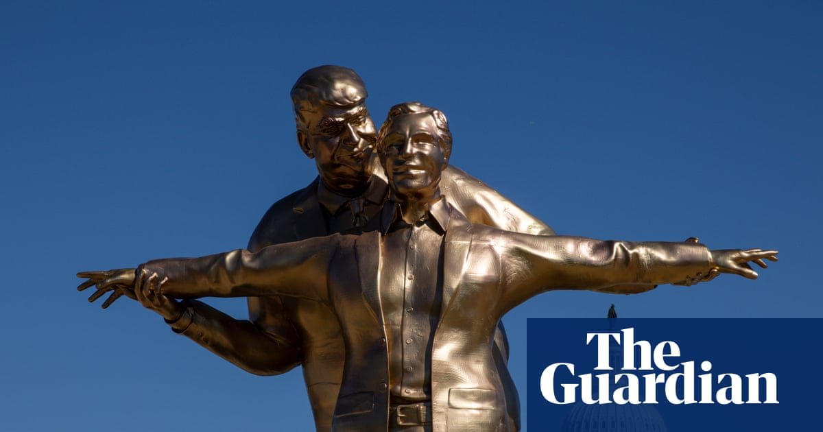 New satirical statue depicts Trump and Epstein as doomed lovers from Titanic | Donald Trump