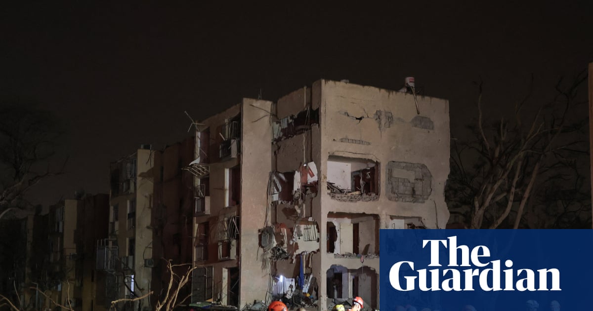 Almost 100 wounded in Iranian missile strikes on southern Israel | Israel